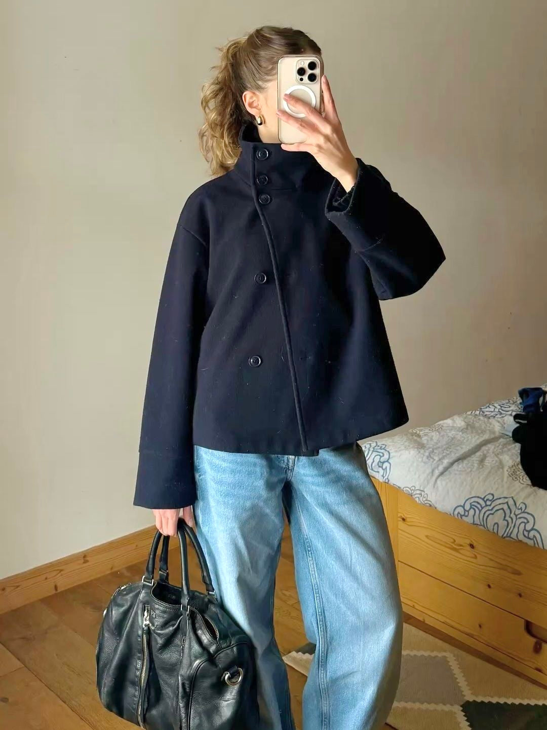 Damska kurtka krótka z wysokim kołnierzem i zamkiem