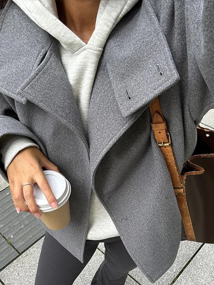 Damska kurtka krótka z wysokim kołnierzem i zamkiem