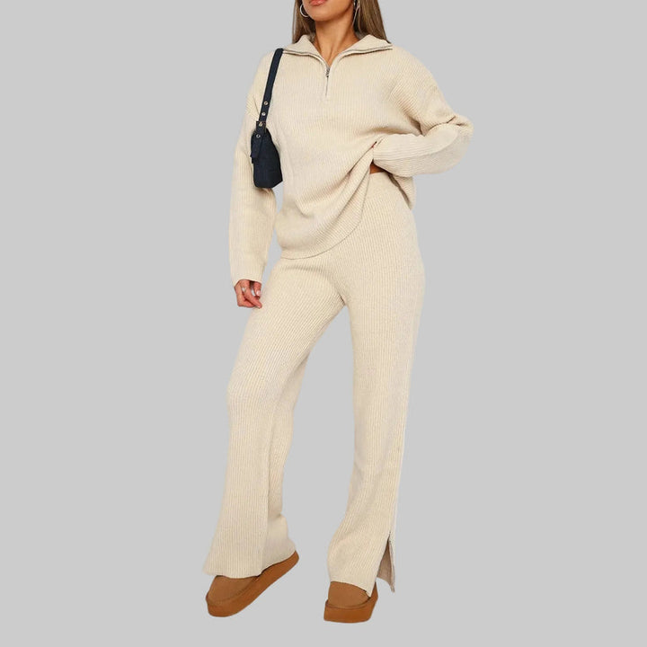 Damski Komplet Dzianinowy w Prążki z Półgolfem i Szerokimi Spodniami