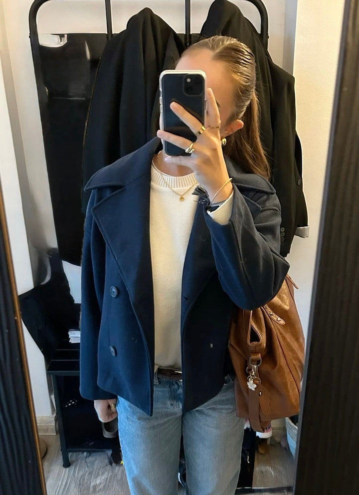 Damski płaszcz trencz dwurzędowy z szerokim kołnierzem