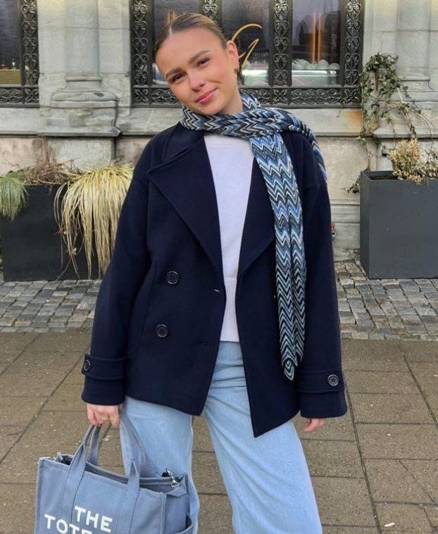 Damski płaszcz trencz dwurzędowy z szerokim kołnierzem