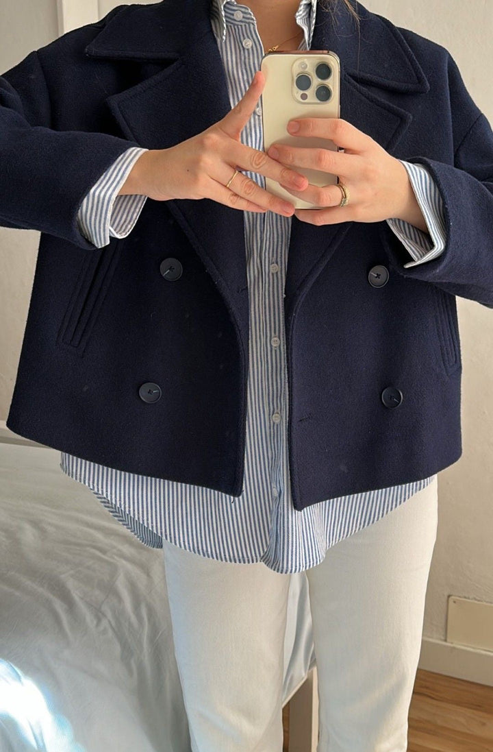 Damski płaszcz trencz dwurzędowy z szerokim kołnierzem