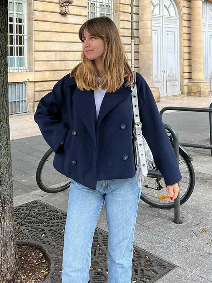 Damski płaszcz trencz dwurzędowy z szerokim kołnierzem